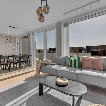 Moderne Med Sjoutsikt Naer Flyplass شقة