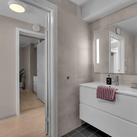 شقة Moderne Med Sjoutsikt Naer Flyplass